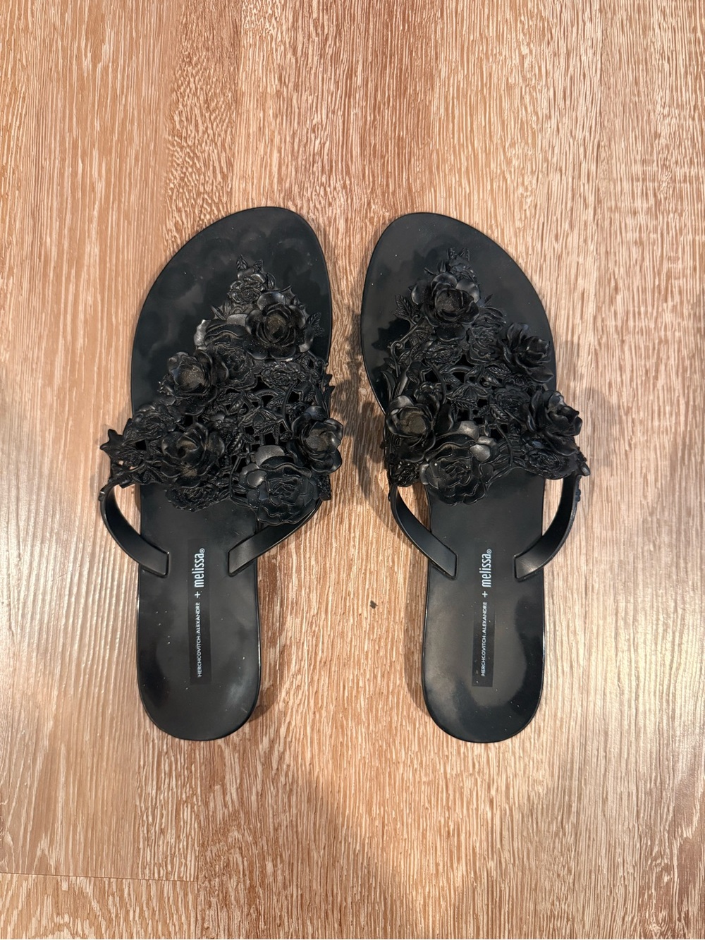 Melissa x Alexandre Herchovitch rubber sandals black floral
Size 7
